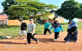 Pegawai KUA Ajibarang Rutin Berolahraga di Stadion demi Tingkatkan Kualitas Pelayanan Publik