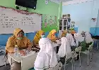 Tingkatkan Derajat Kesehatan Anak, SD Muri Gresik dan Puskesmas Kebomas Gelar Imunisasi serta Skrining Medis Siswa