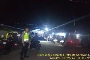 Pastikan Kondusivitas, Polsek Tirtajaya Kawal Pesta Rakyat HUT RI ke-81 di Tambaksumur Karawang