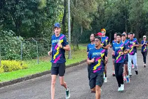 Jaga Kelestarian Kawasan, Komunitas Sentul City Runners Padukan Olahraga Lari dengan Aksi Tanam Pohon
