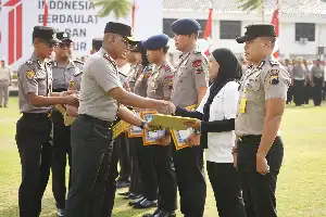 Apresiasi Dedikasi dan Prestasi, Polda Jateng Beri Penghargaan kepada Puluhan Personel dan Atlet Paralimpik