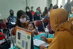 Dukung Harganas ke-33, Pemkab Tuban Fasilitasi Ratusan Warga Ikuti Program KB Permanen