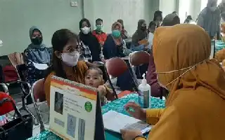 Dukung Harganas ke-33, Pemkab Tuban Fasilitasi Ratusan Warga Ikuti Program KB Permanen