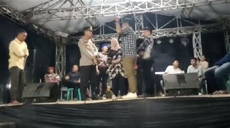 Polsek Waled Kawal Hajatan Warga di Mekarsari, Hiburan Organ Tunggal Berlangsung Tertib