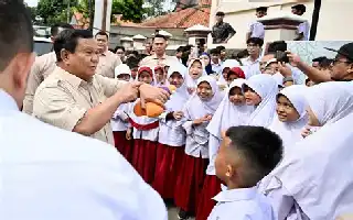 Presiden Prabowo Tinjau Inovasi Produk Dalam Negeri dalam Pameran Bhayangkara ke-80