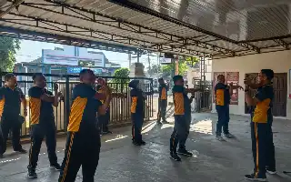 Perkuat Soliditas dan Kebugaran, Personel Polsek Balerejo Rutinkan Olahraga Bersama