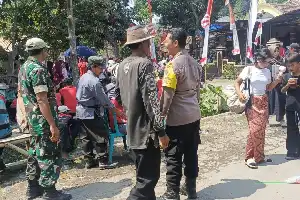 Semarak HUT RI ke-81, TNI-Polri Kawal Jalan Sehat dan Hiburan Musik di Desa Garon Madiun