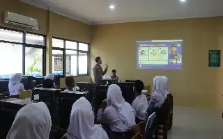 Polres Purwakarta Edukasi Pelajar SMA/SMK tentang Pemanfaatan Bijak Teknologi Artificial Intelligence