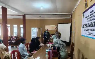 Bhabinkamtibmas Polsek Plered Kawal Layanan Kesehatan Gratis bagi Warga Galumpit Purwakarta