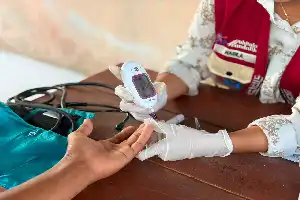 Cegah Penyakit Metabolik, Mahasiswa KKN UGM Gelar Cek Kesehatan Gratis di Lombok Tengah