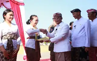 Peringatan HUT Ke-81 RI di Klungkung: Bupati I Made Satria Ajak Generasi Muda Bijak Manfaatkan Teknologi