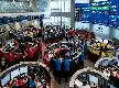 Bursa Hang Seng Melemah Terseret Koreksi Saham Teknologi Wall Street dan Sentimen Tarif AS