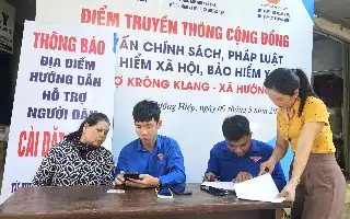 Akselerasi Digitalisasi: Upaya Komune Huong Hiep Permudah Layanan Publik Berbasis VNeID