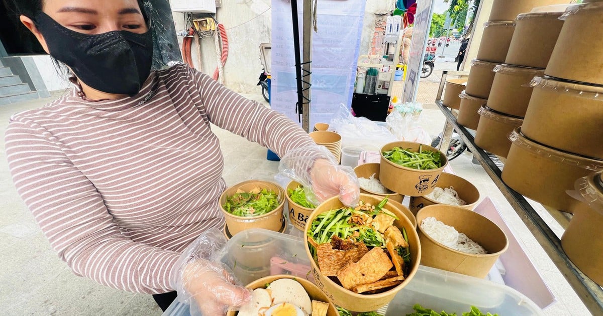 Tren Bisnis Kuliner Mi Kecap di Ho Chi Minh: Kreativitas Digital di Balik Jajanan Kaki Lima
