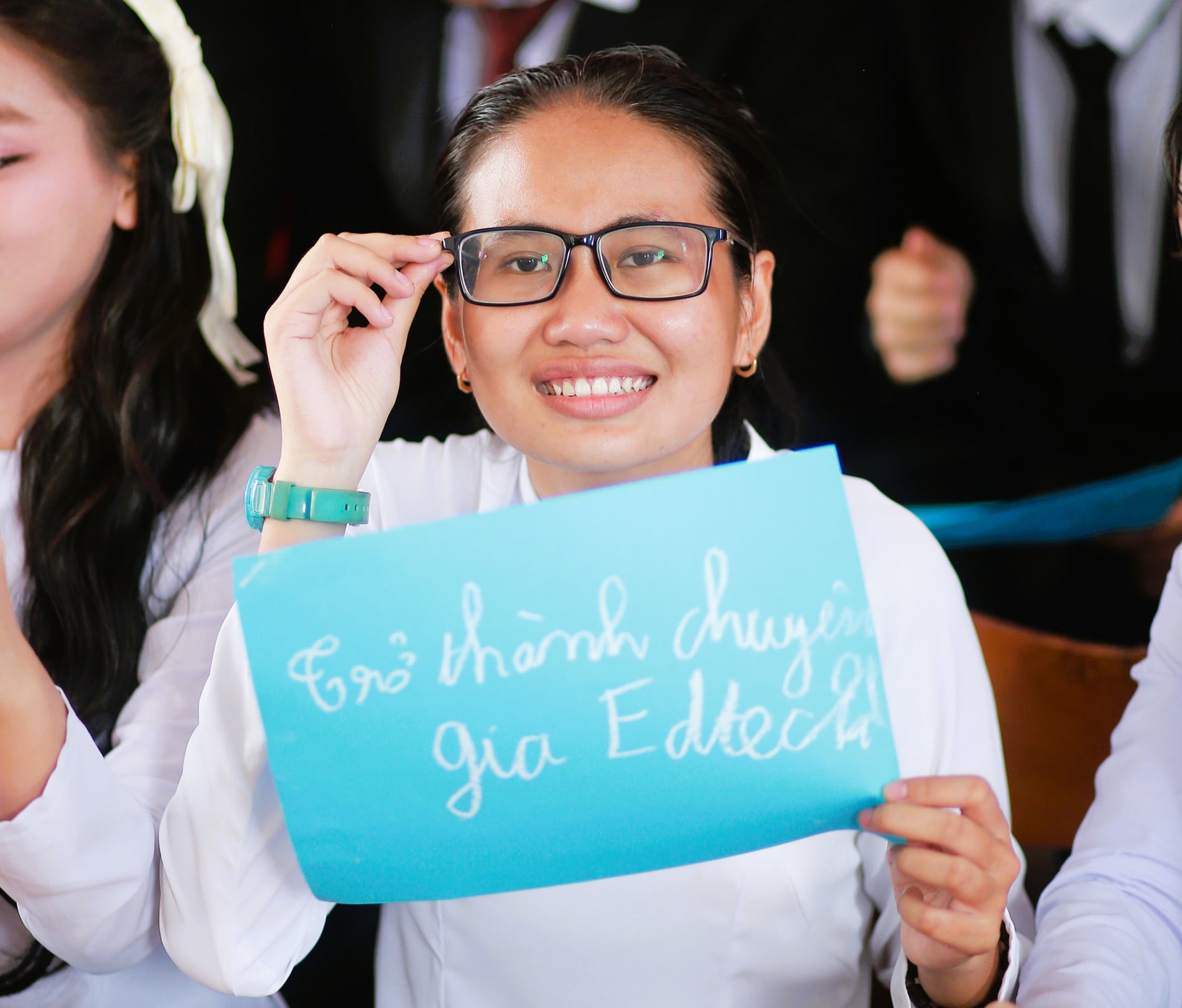 Demi Inovasi Pendidikan, Mahasiswa Berprestasi Rela Tempuh 2.000 Km ke Hanoi