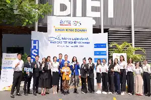 Siap Kerja Sebelum Lulus, Mahasiswa Bisnis HSU Selesaikan Tesis Berbasis Solusi Riil Industri