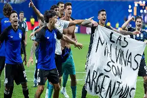 Bentangkan Spanduk Klaim Kepulauan Malvinas, Timnas Argentina Terancam Sanksi Disiplin FIFA