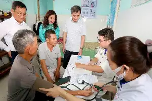 Tingkatkan Akses Kesehatan, 1.000 Warga Pegunungan Hue Terima Layanan Medis Gratis