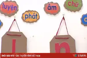 Inovasi Teknologi Karya Mahasiswa Bantu Siswa Hung Yen Perbaiki Pengucapan L/N