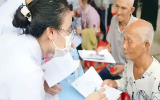 Akselerasi Layanan Kesehatan Digital: Dokter Muda Vietnam Gelar Skrining Masal