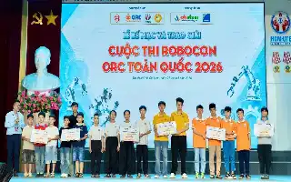 Mengasah Bakat Inovasi Siswa Sekolah Menengah Trung Vuong melalui Klub Robotika
