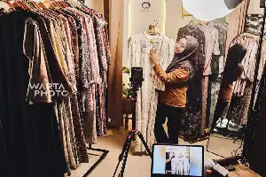 Kisah Sukses Pasangan Guru di Pati Rintis Bisnis Fashion Digital hingga Jadi Distributor Delapan Brand