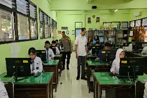 Tingkatkan Literasi Digital, Polrestabes Semarang Latih Pelajar SMK Manfaatkan AI Secara Bijak