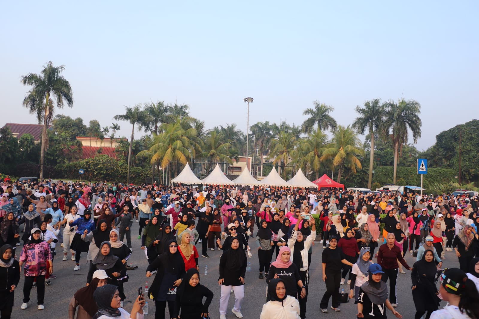 Inovasi Layanan Publik di Tengah Area Car Free Day Kabupaten Bekasi Tarik Animo Warga