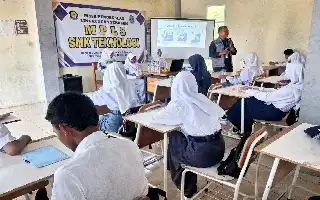 Perkuat Karakter Siswa Baru, SMK Teknologi Kasiman Gandeng Relima Bojonegoro Gelar Edukasi Literasi Digital