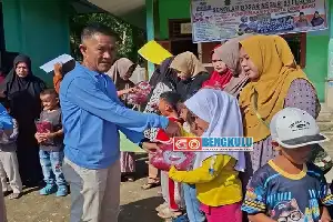 Bantu Ekonomi Wali Murid, SDN 83 Lebong Bagikan Seragam Olahraga Gratis Bagi Siswa Baru