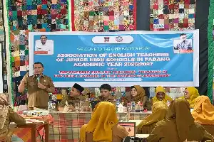 Integrasi AI dalam Kelas: Upaya Guru Bahasa Inggris di Padang Tingkatkan Mutu Pembelajaran