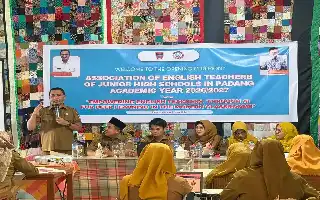 Integrasi AI dalam Kelas: Upaya Guru Bahasa Inggris di Padang Tingkatkan Mutu Pembelajaran