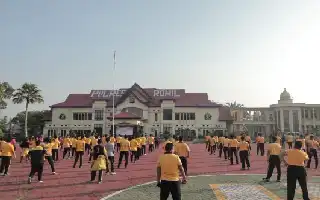 Polres Rokan Hilir Gelar Olahraga Bersama dan Bakti Sosial dalam Rangkaian HUT Bhayangkara Ke-80
