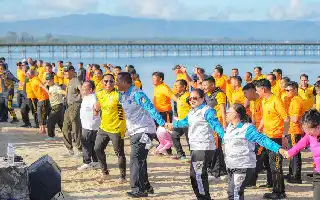 Sambut Hari Bhayangkara ke-80, Polres Toba dan Forkopimda Gelar Olahraga Bersama di Pantai Parparean
