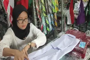 Kisah Rina Kelola Bisnis Atribut Pramuka di Pati Sambil Rampungkan Tesis S2 Kenotariatan