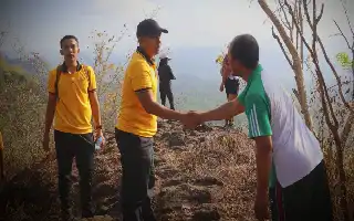 Antisipasi Karhutla di Musim Kemarau, Kapolres Trenggalek Edukasi Warga Sambil Berolahraga