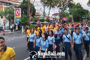 Polda Bali Gelar Jalan Santai dan Senam Bersama Warga Sambut HUT Bhayangkara Ke-80