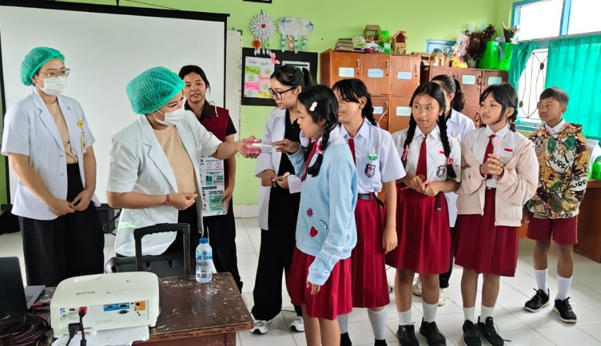 Tingkatkan Kesadaran Dini, FKG Unmas Denpasar Berikan Layanan Kesehatan Gigi di SDN Sekaan Bangli