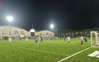 Tren Mini Soccer di Surabaya Melonjak, Pekerja dan Tenaga Kesehatan Ramai Turun ke Lapangan