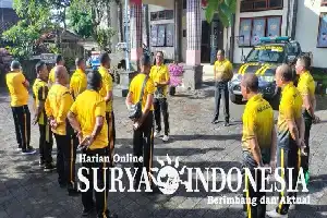 Tingkatkan Kesiapan Pelayanan, Personel Polsek Selemadeg Gelar Olahraga Pagi dan Kerja Bakti