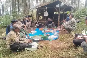 Perhutani KPH Banyumas Barat Gelar Pembinaan Teknik Sadap Getah Pinus untuk Tingkatkan Produksi dan Kesejahteraan