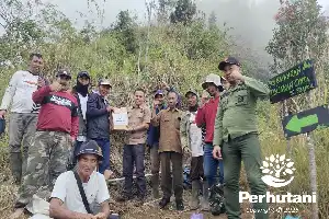 Perhutani dan Masyarakat Bersinergi Cegah Kebakaran Hutan di Jalur Pendakian Gunung Sikendil Temanggung