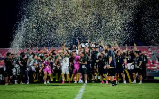 Kalahkan Persib Lewat Drama Adu Penalti, Persebaya Surabaya Rengkuh Gelar Perdana Piala Presiden 2026