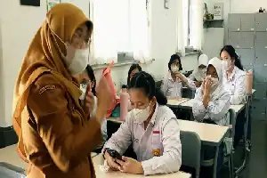 Antisipasi Sebaran Abu Vulkanik, SMPN 5 Bandung Wajibkan Masker dan Pindahkan Olahraga ke Ruang Tertutup