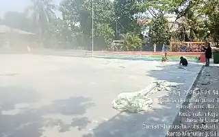 Proyek Lapangan Futsal Sudinpora Jakut di Rawabadak Utara Menuai Sorotan Akibat Kualitas Beton Retak