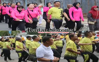 Polresta Sorong Kota Ajak Warga Berolahraga Bersama Sambut Hari Bhayangkara ke-80
