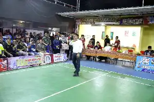 Sambut HUT RI ke-81, Wali Kota Tangerang Dorong Sportivitas Melalui Turnamen Badminton Cipondoh
