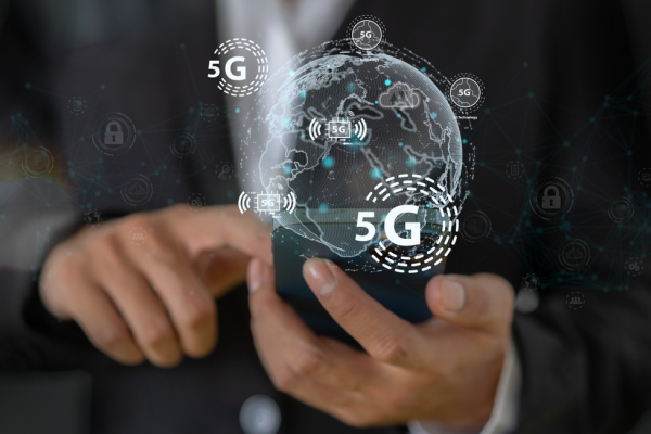 Revolusi 5G: Mengubah Lanskap Konektivitas dan Efisiensi Operasional Bisnis Modern