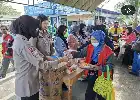 Peduli Sesama, Polres Kutai Kartanegara Gelar Aksi Sosial Warung Berkah dan Layanan Kesehatan Gratis