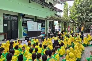 Peringati Haornas, MIN 1 Yogyakarta Kampanyekan Gaya Hidup Sehat Lewat Jalan Sehat dan Edukasi